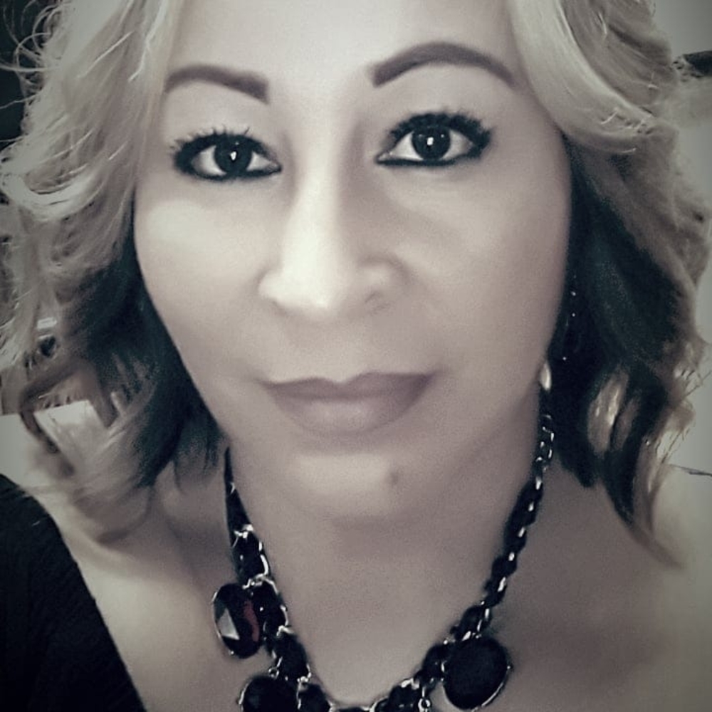 Meet your Posher, Mireya